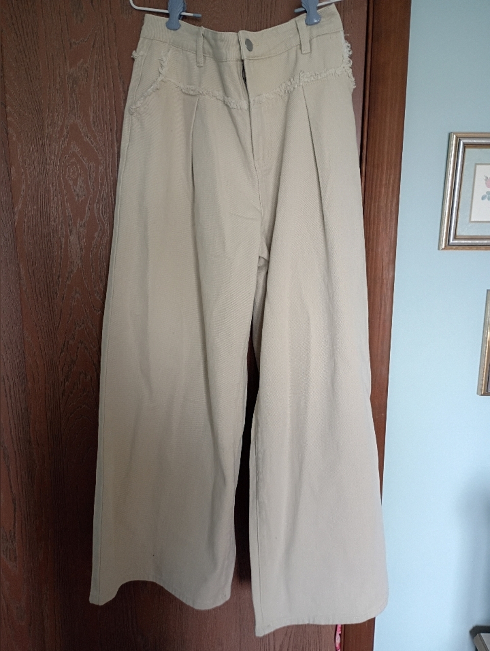 CIDER,  Womans Mid-rise, Wide Leg Jeans, Unhemmed Detail Top And On Pockets, L